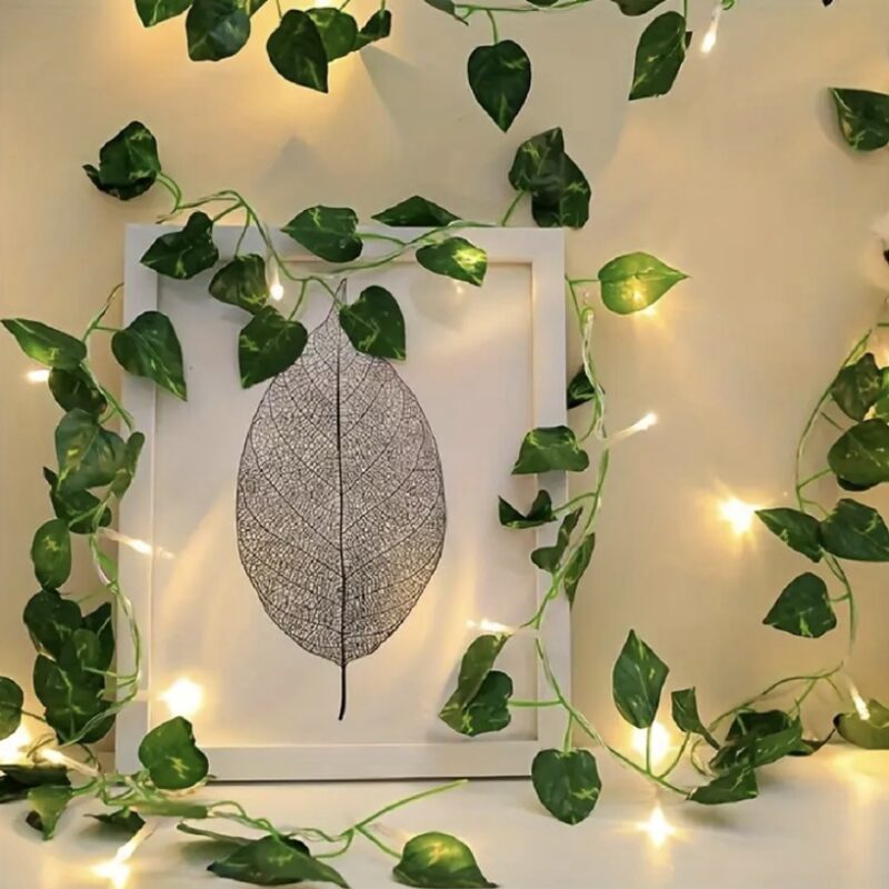 Instalație luminoasă decorativă cu frunze